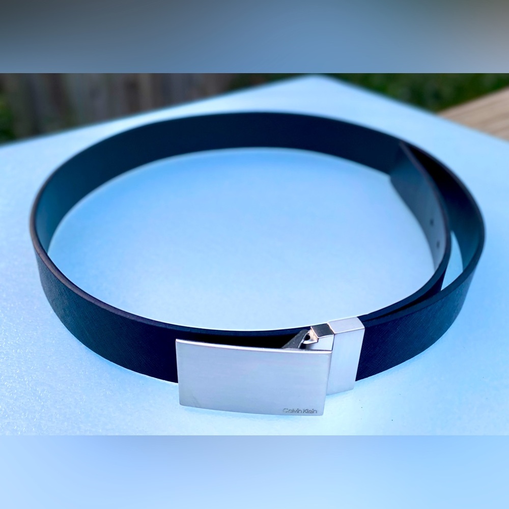 Calvin Klein Men's Textured Reversible Buckle Belt Size 34-36 - Picture 3 of 17